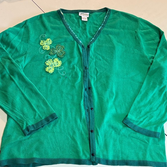 Collections Etc. XL Ladies Green Cardigan with Shamrock Detail - Picture 1 of 6